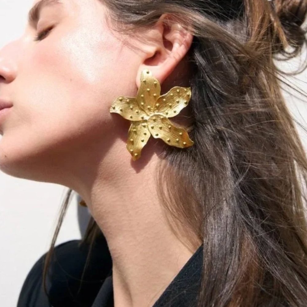 NEW! Starfish Anthro Statement Earrings - Picture 2 of 6